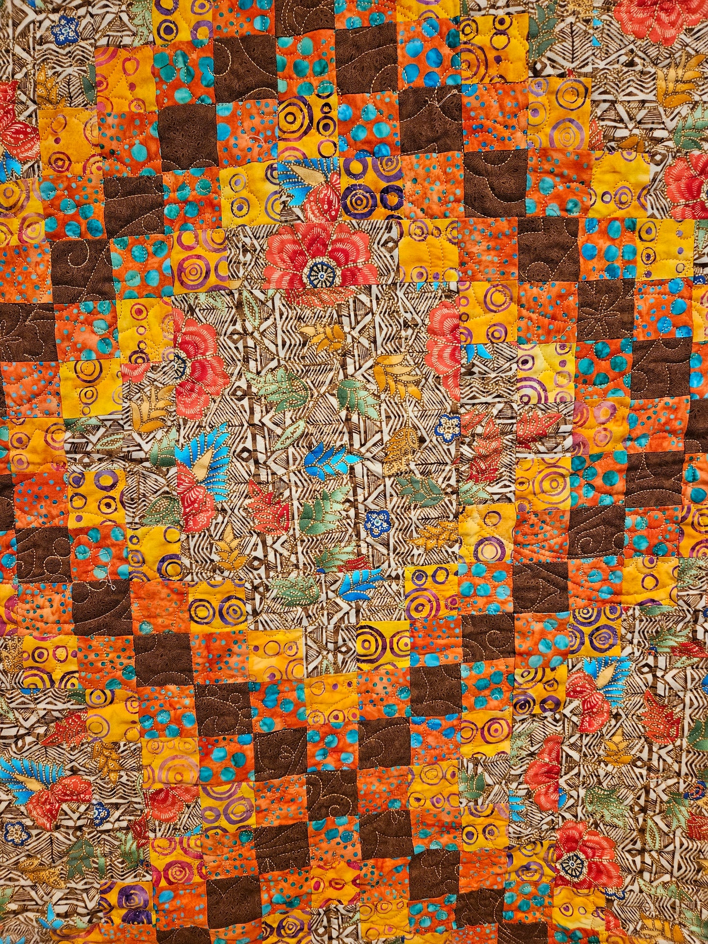 Close up of the chain in yellow, orange and brown.