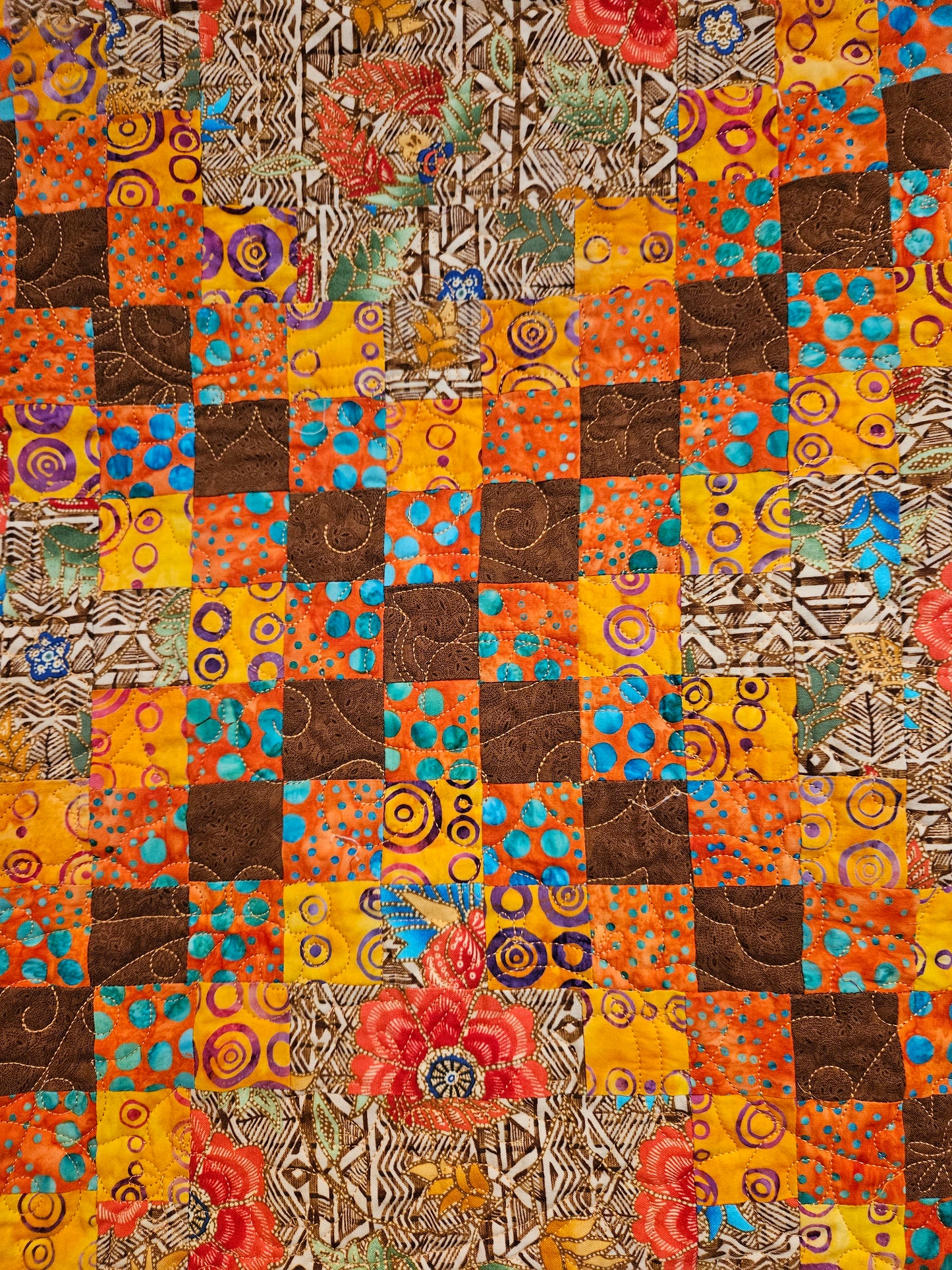Close up of the chain in yellow, orange and brown.